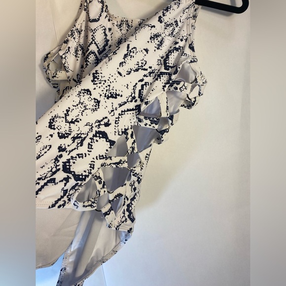 Edelqual One Piece Swimsuit High Cut with side Cutouts White Snakeskin Size XXL - Picture 10 of 16
